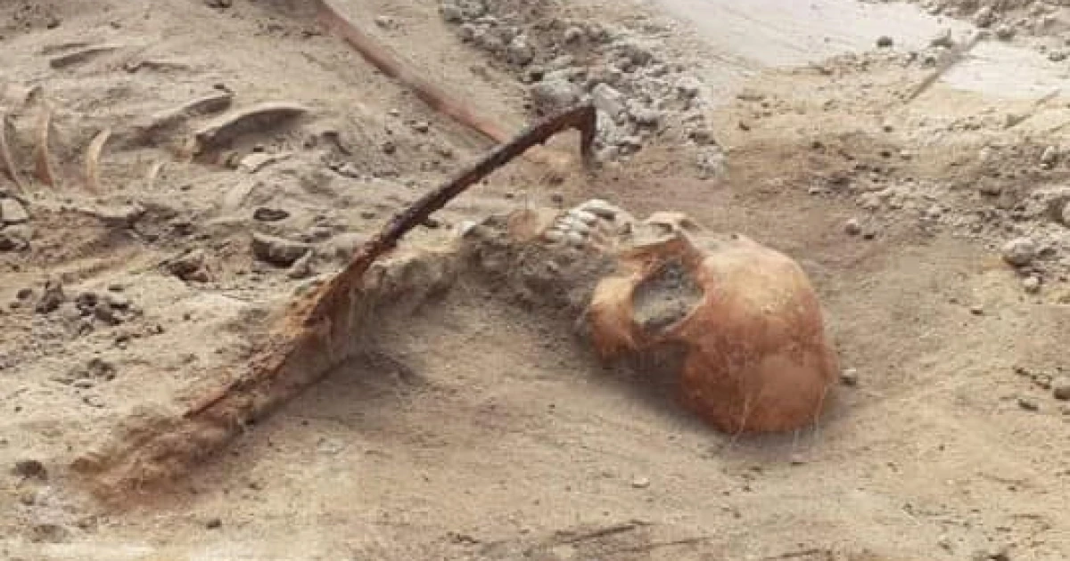 Археолози в Полша откриха човешки останки, приковани към земята. Вампирското“