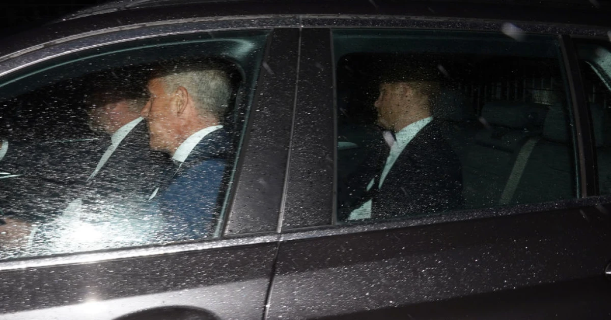 Принц Хари пристигна сам в замъка Балморал след смъртта на