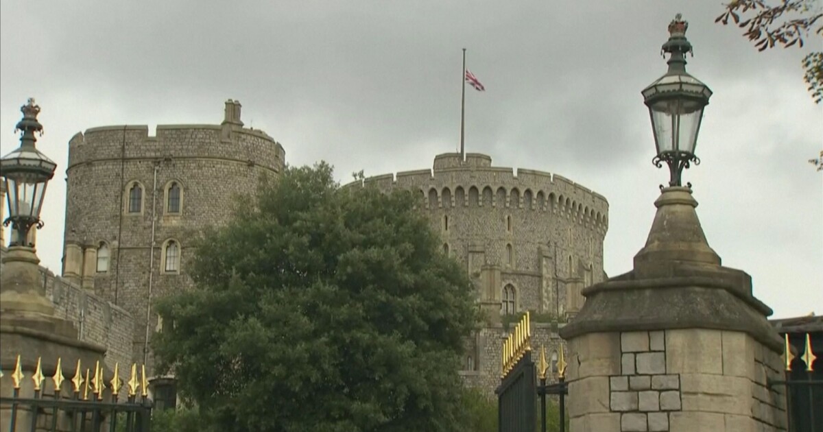 В памет на кралица Елизабет II камбани огласиха Великобритания.Смъртта на