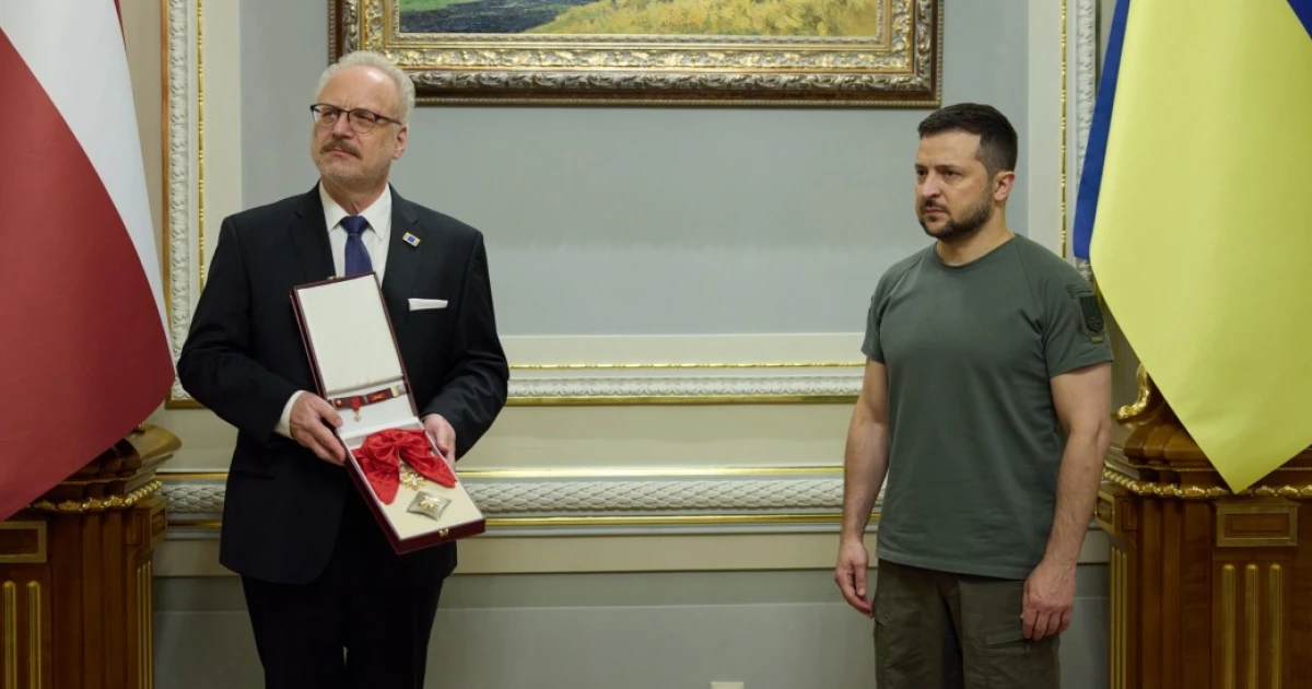 Президентът на Латвия Егилс Левитс връчи на украинския държавен глава