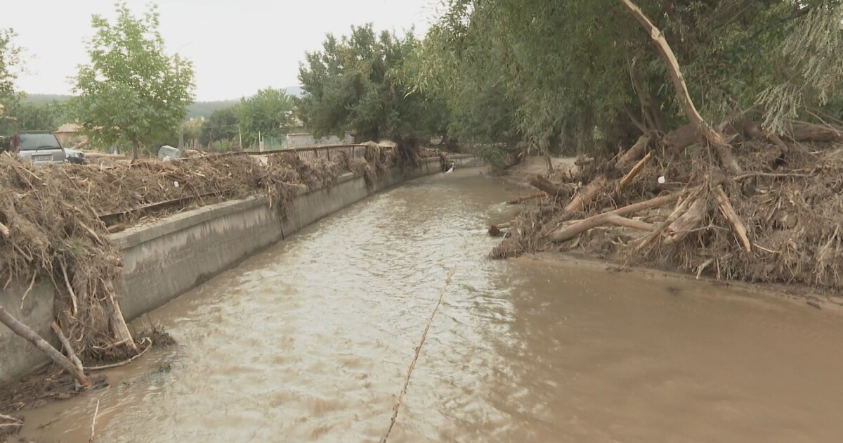 Продължава възстановяването в потопените села в Карловско. Седмица след наводнението
