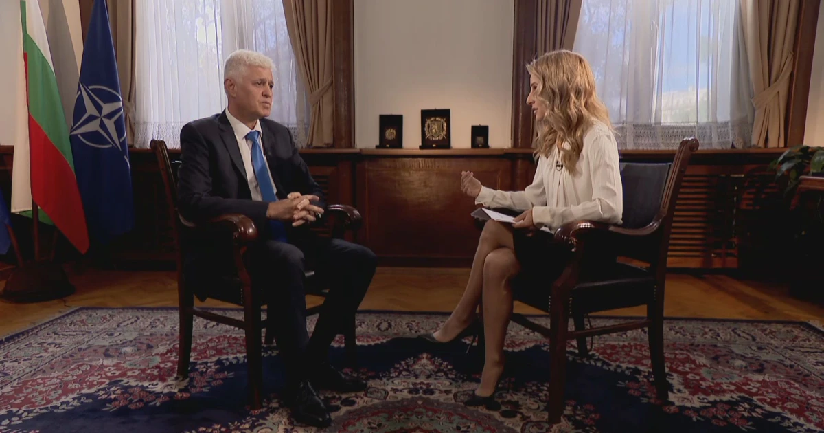 Служебният министър на отбраната Димитър Стоянов отговаря на въпросите на