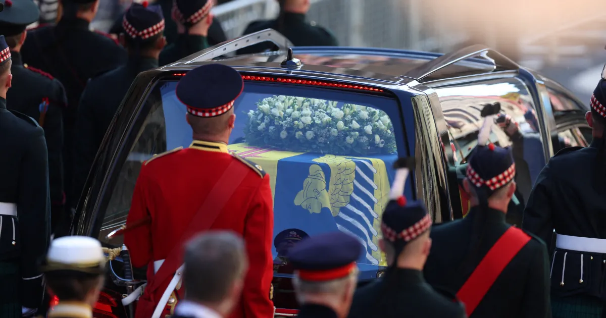 Жителите на Шотландия си казват последно сбогом с тяхната кралица