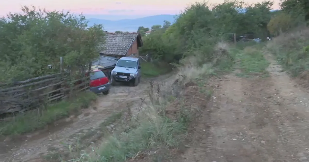 Вече 20 дни жителите на софийското село Стъргел са откъснати