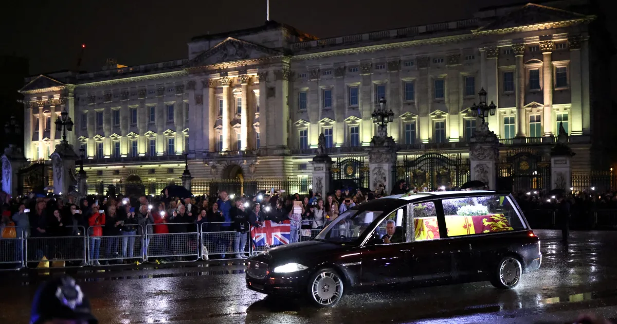 Десетки хиляди хора излязоха по улиците на Лондон, за да