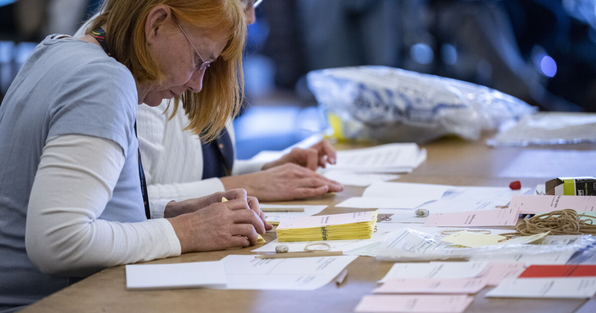 Изборите в Швеция бяха спечелени от четири партии, сред които