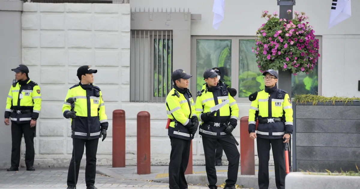 Южнокорейската полиция съобщи, че е арестувала жена, за която се