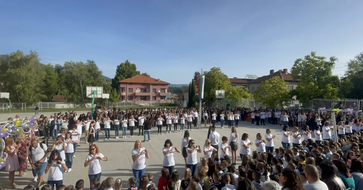 Родители и учители от Велинград събират средства за болен ученик