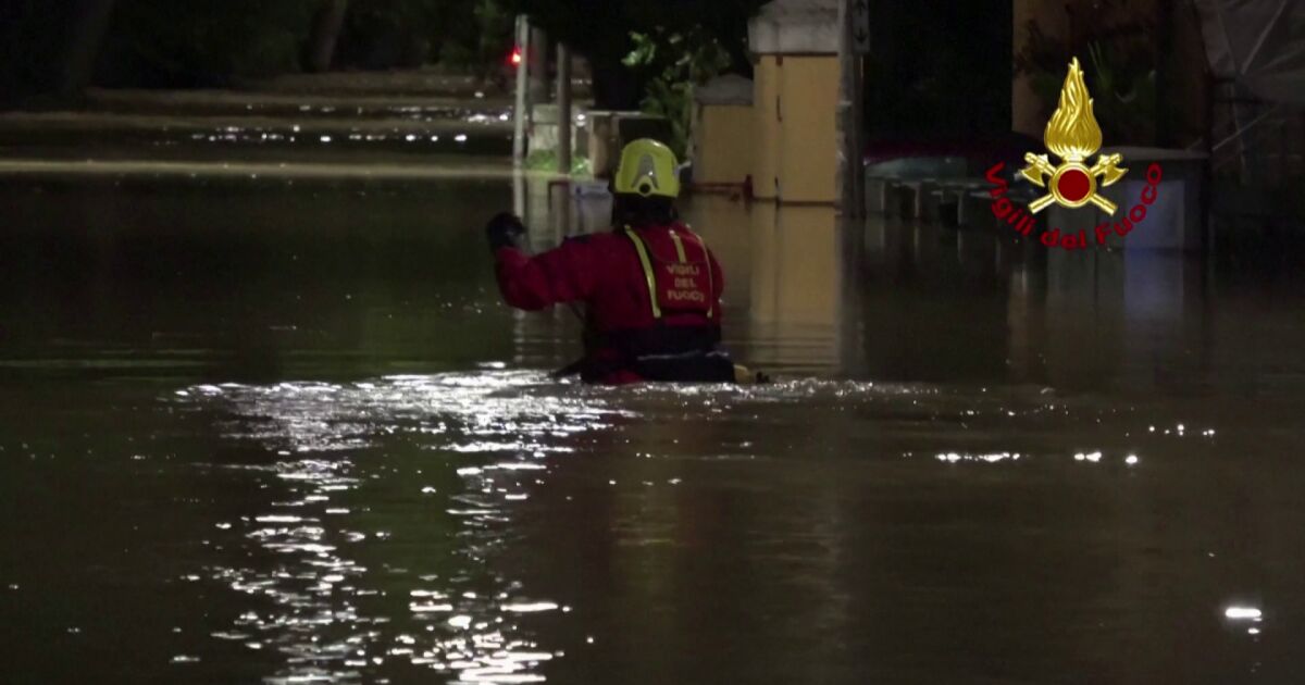 Най-малко седем души загинаха при наводнение в Италия. Смъртоносният потоп