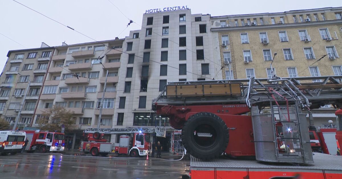 Една жертва и 10 пострадали след пожар в хотел в