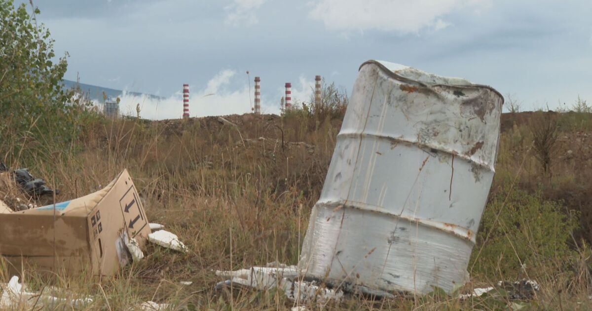 Тонове опасни отпадъци бяха открити в полето край София, след