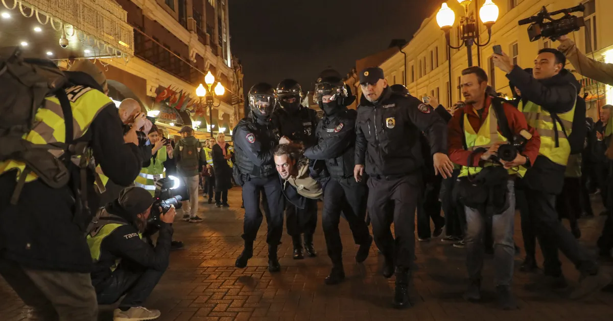 Повече от 1400 души бяха арестувани при протестите в Русия.