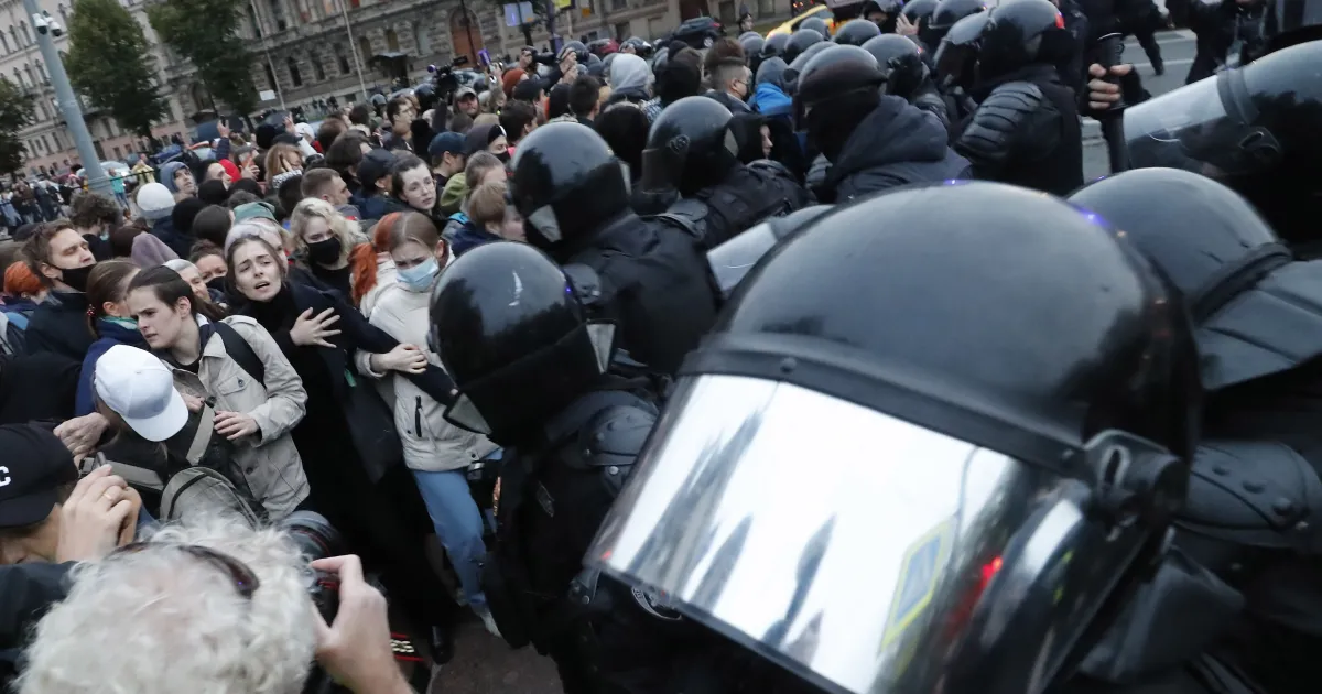 Над 1300 души са задържани по време на антивоенни протести