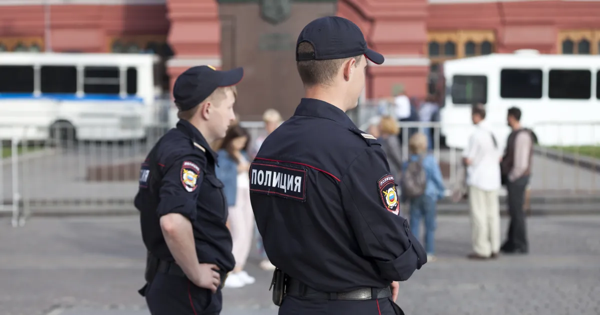 Въоръжен мъж е открил огън в училище в Централна Русия.