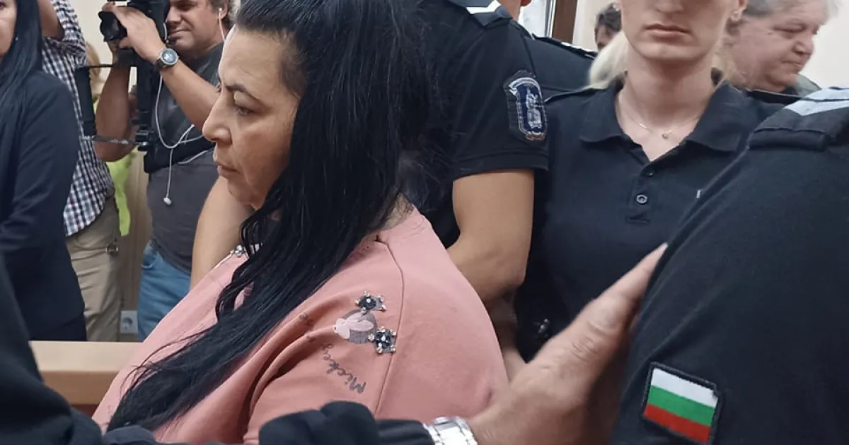 Майката, обвинена в побой над двегодишното си дете, остава за