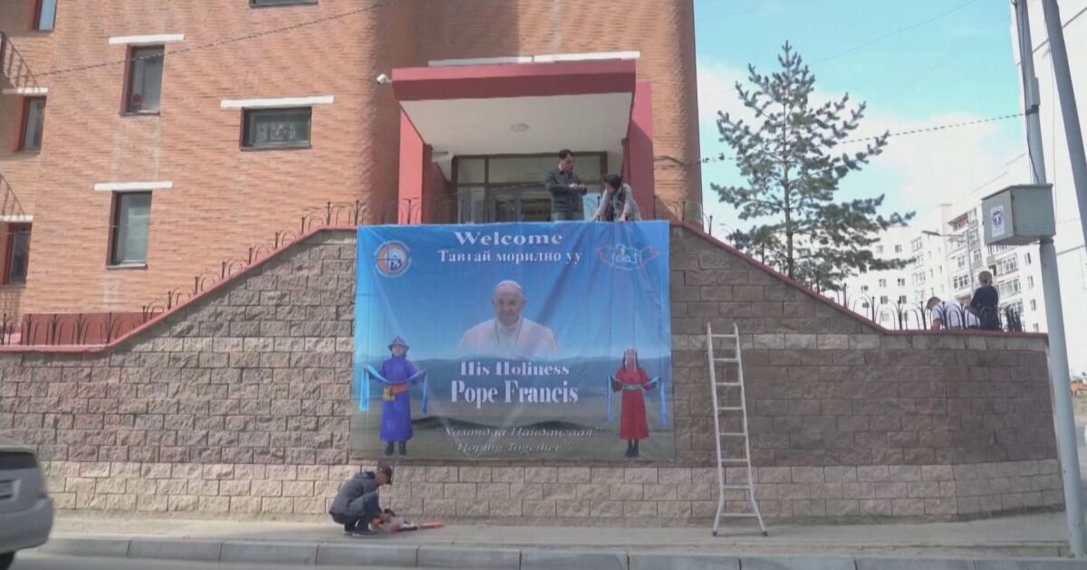 Започна визитата на папа Франциск в Монголия. Рано тази сутрин