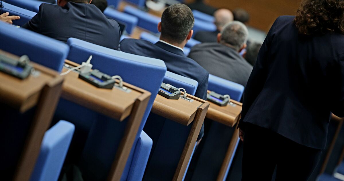 Очаква се среща в Народното събрание между премиера Николай Денков,