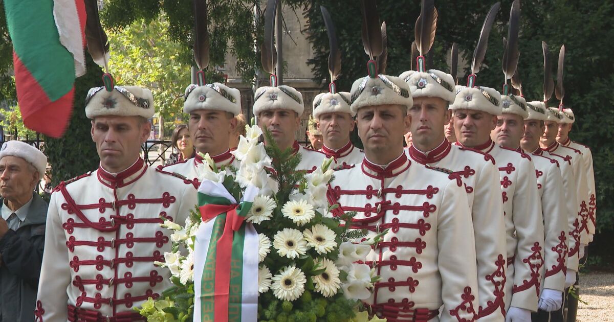 138-ата годишнина от Съединението беше отбелязана с церемония пред Мавзолея-костница