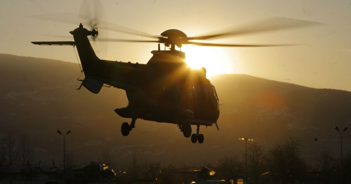 Двама парапланеристи в Стара планина са спасени с вертолет Кугър“