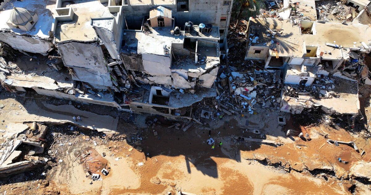 Загиналите при опустошителните наводнения в Либия вече са най-малко 11