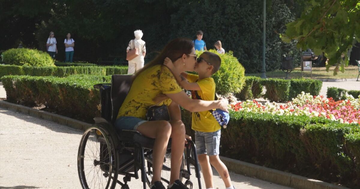 Майка на 5-годишно дете от Добрич, прикована в количка след