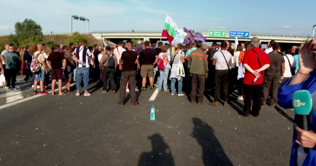 Продължават протестите на енергетиците на магистрала Тракия“ при отбивката за