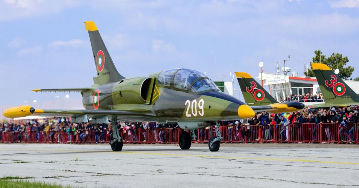 Ясна е самоличността на загиналите офицери при падане на тренировъчен