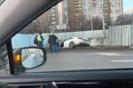 Автомобил падна в изкоп на метрото в София (СНИМКИ, ВИДЕО)