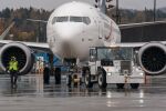 Boeing съкращава стотици служители 