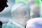 Състоянието на папа Франциск се подобрява