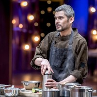 Chef Джун Йошида демонстрира корейска яхния с шкембе в понеделник в MasterChef