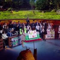 Близки и приятели подкрепят трите финалистки във 