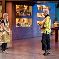 Chef Силвена Роу даде своята златна MasterChef престилка на канадката Линда Петкова 