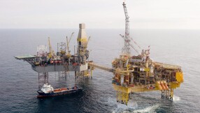 Shell: Има теч на петрол от три платформи в Мексиканския залив