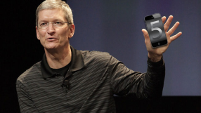 Заплатата на шефа на Apple Тим Кук е нараснала с 569%