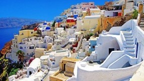 Островите Миконос и Санторини бележат спад в броя на туристите 