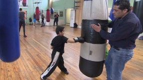 Вярваме в доброто: Треньор по бокс и преподавателка по балет сбъдват мечтата на две сирийски деца