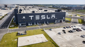 Tesla спира производството на електромобили в гига завод край Берлин 