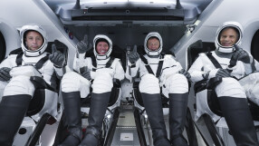Исторически полет на Space X излита към Международната космическа станция 