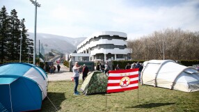 Феновете на ЦСКА премахват палатковия протест пред БФС