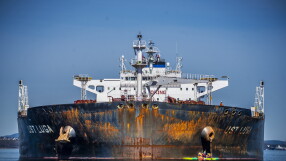 Руските петролни танкери не са включени в новия пакет санкции, обявиха дипломати