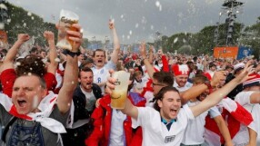 Връщат бирата по футболните мачове в Англия