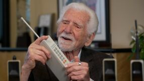 Преди 50 години той направи първия мобилен телефон