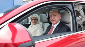 След Ердоган, още един президент подкара турски автомобил