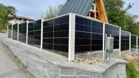 Соларните панели са станали толкова евтини, че в някои страни ги използват за градински огради (ВИДЕО)