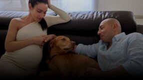 Ивет в очакване: Семеен портрет с коремче и куче 