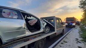 Челен сблъсък между две коли край Пловдив, има жертви (СНИМКИ)