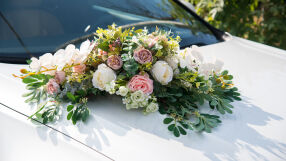 Как да създадем красива и елегантна сватбена украса за кола?