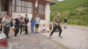 Уроци по оцеляване: Младежи от 7 държави на лагер във Врачанския Балкан