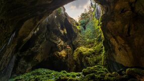 Красота, скрита под земята: Разходка из потайностите на пещерите у нас